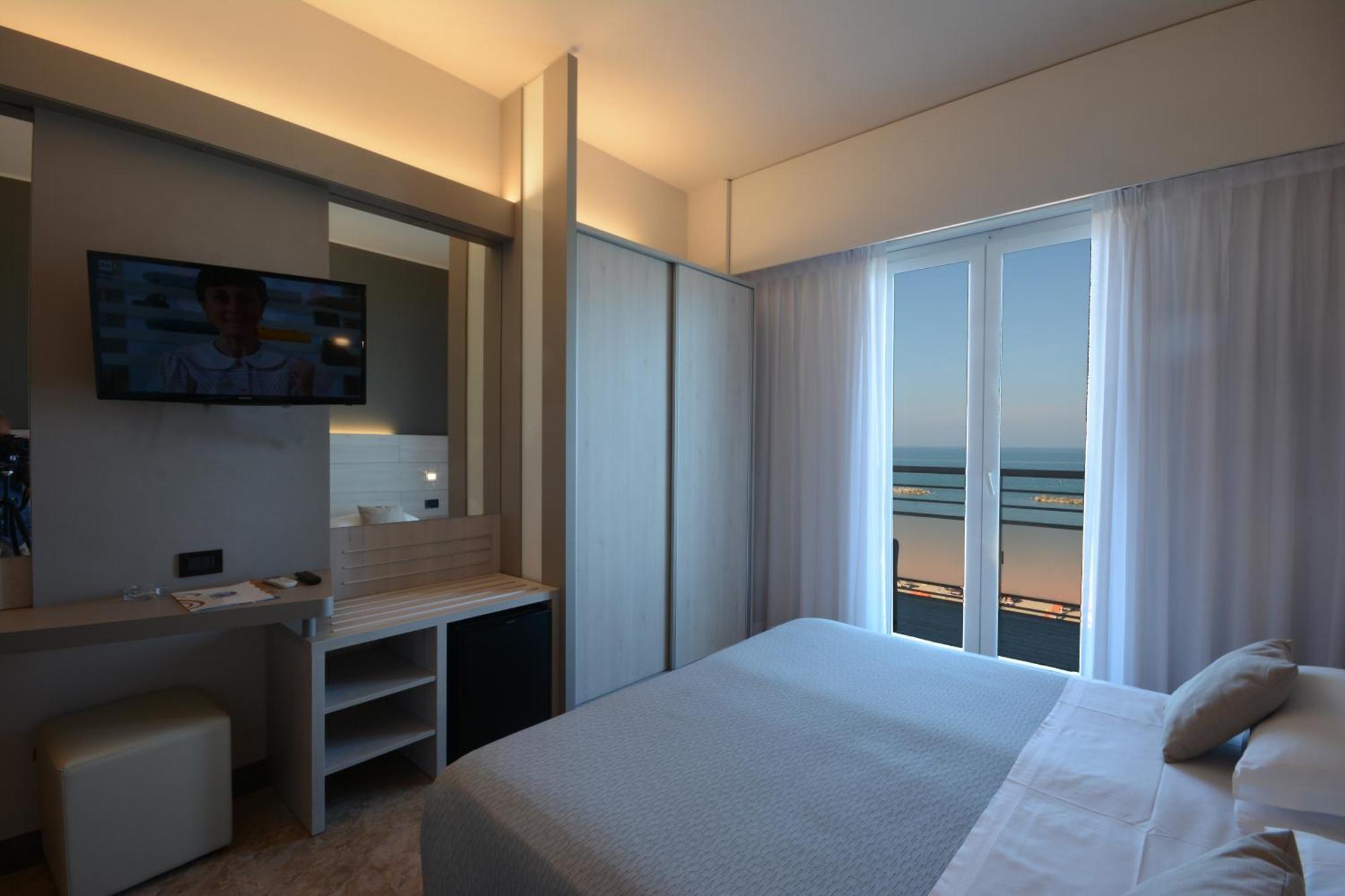 Hotel Spiaggia Pesaro Exterior foto